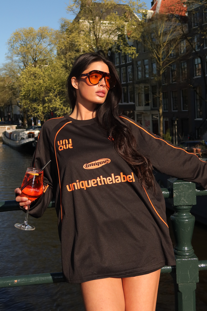 AMA LONGSLEEVE - ZWART