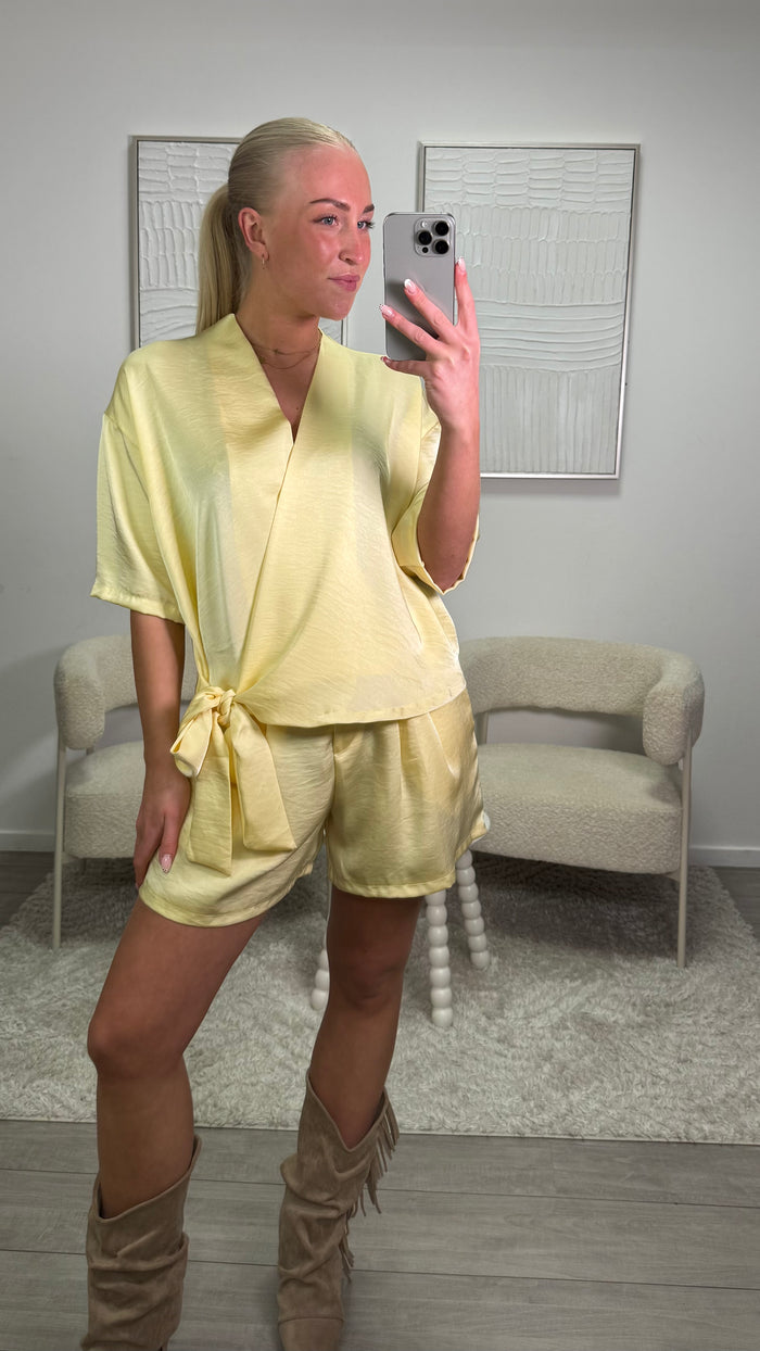 Wiep Short - Geel