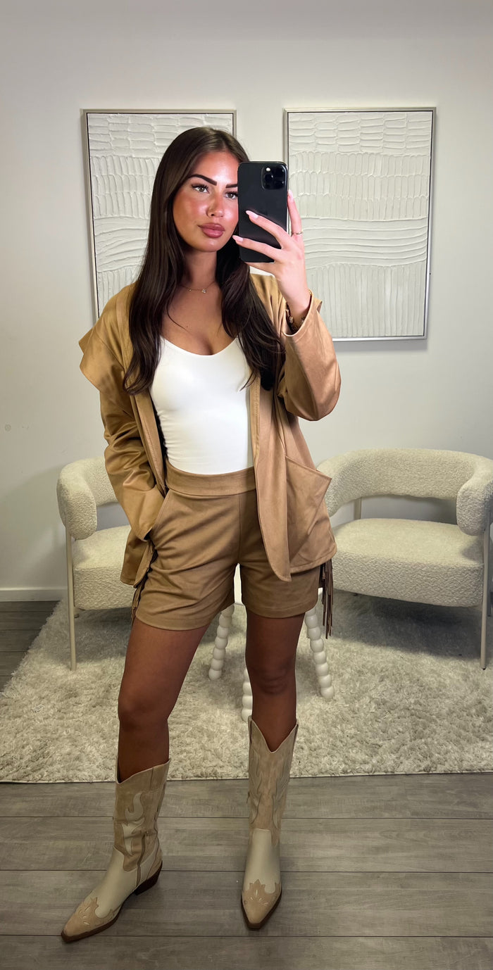 Ariana Short - Camel