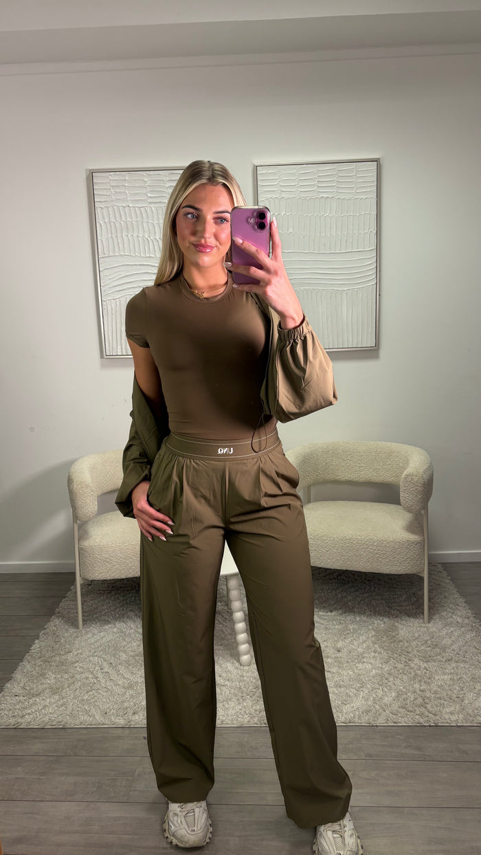 CHELSEA SHORT SLEEVE - OLIVE