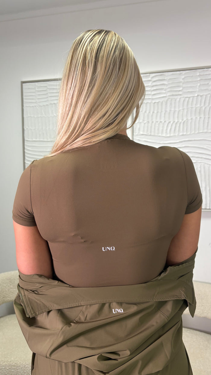 CHELSEA SHORT SLEEVE - OLIVE
