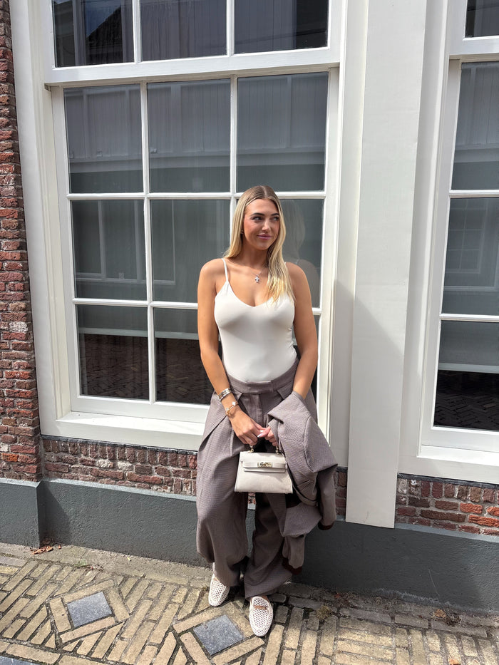 Julia Broek - Bruin