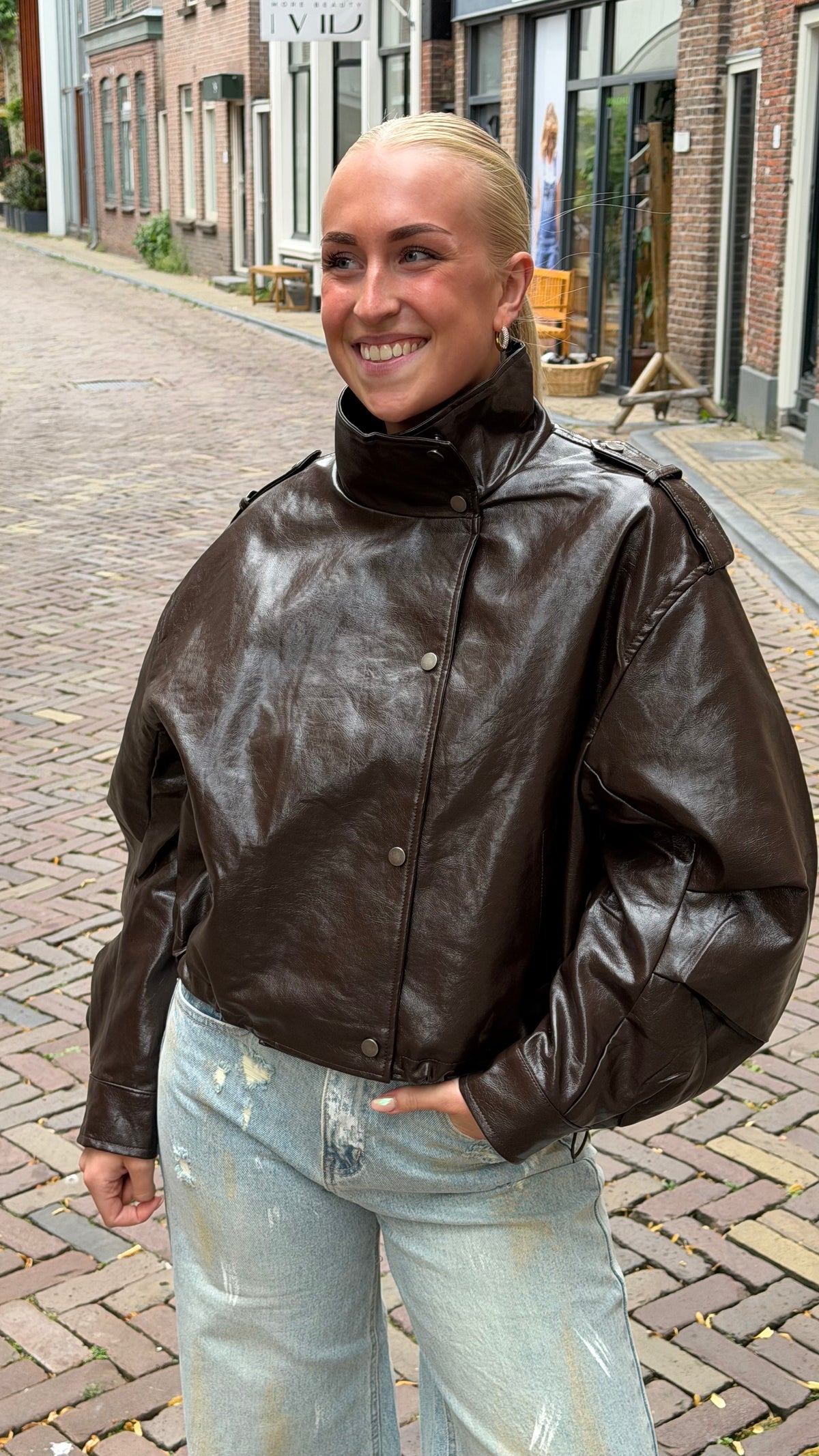 Bibi Jas - Bruin