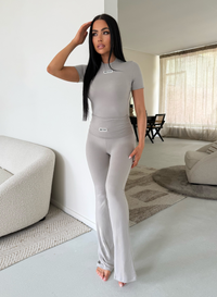 NENA SHORT SLEEVE- PEBBLE